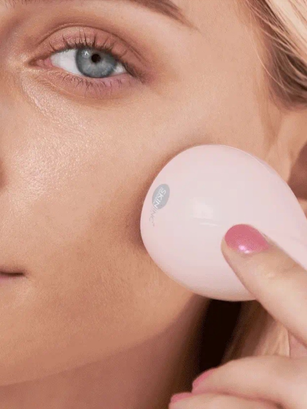 Skin Inc Cryo Ice Sake Roller for puffiness, pores, relaxation & more - Picture 3 of 10